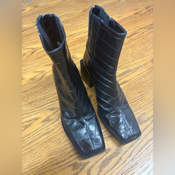 SCHUTZ S Heires Crocodile-Embossed Black Leather Bootie Women’s Size 8 Revolve - Picture 6 of 9